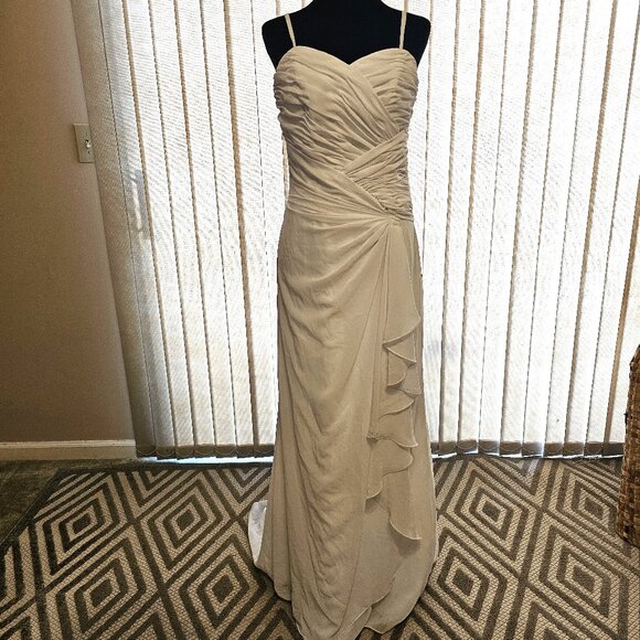 Destiny White Wedding Dress 10 - Picture 1 of 9